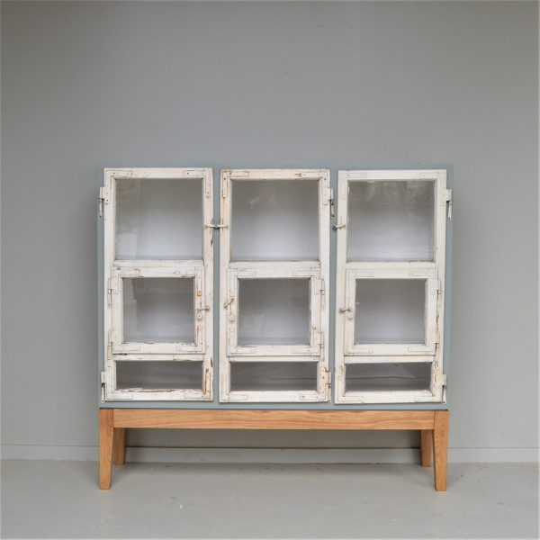 VITRINE – Bild 2