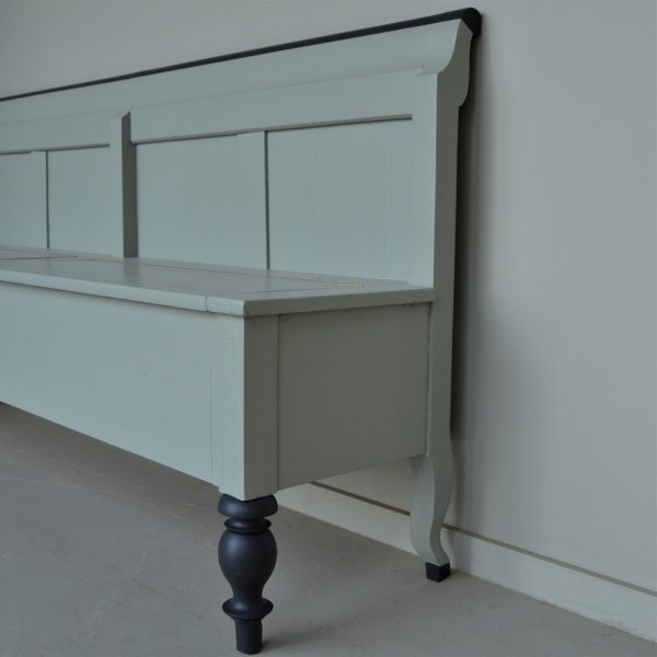TRUHENBANK – Bild 2