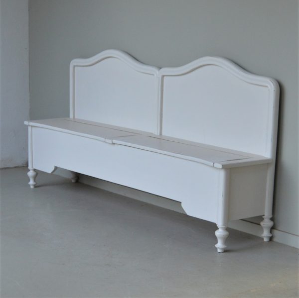 TRUHENBANK – Bild 2
