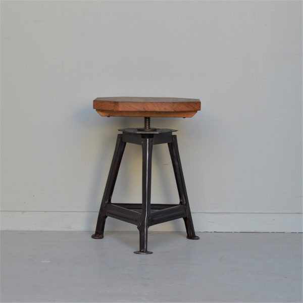 HOCKER