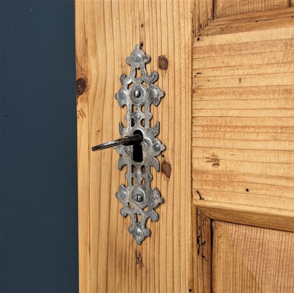 SCHMALER SCHRANK – Bild 2