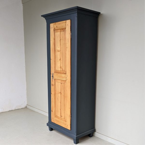 SCHMALER SCHRANK – Bild 3
