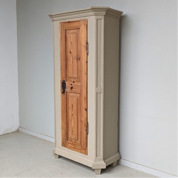 SCHMALER SCHRANK – Bild 2