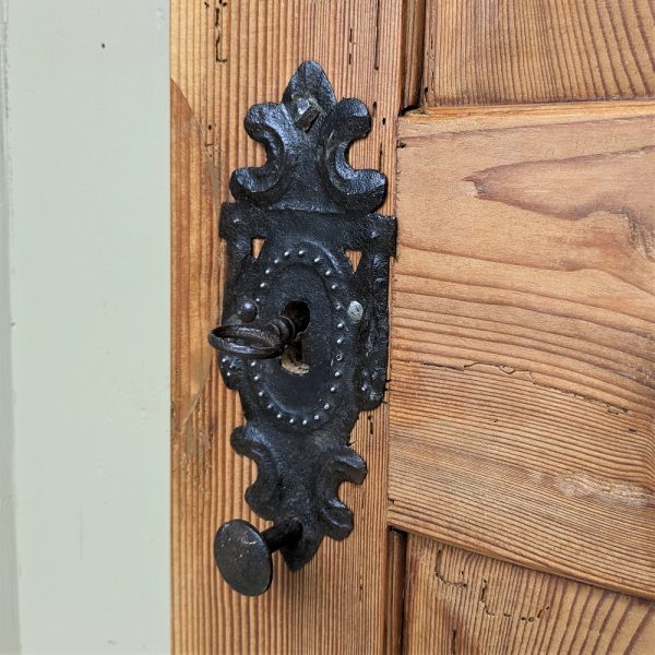 SCHMALER SCHRANK – Bild 3