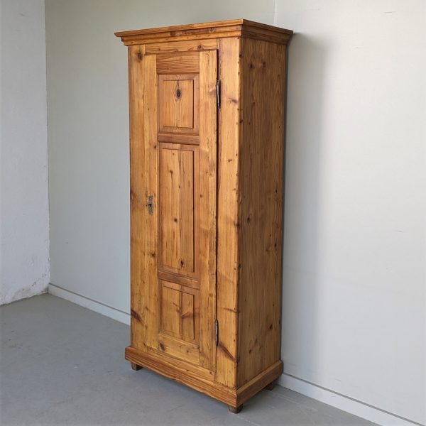 SCHMALER SCHRANK – Bild 2