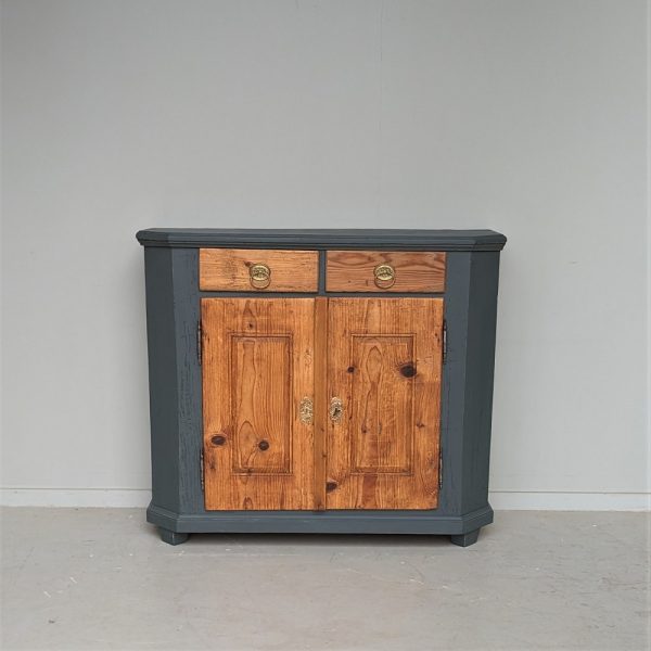 HALBSCHRANK