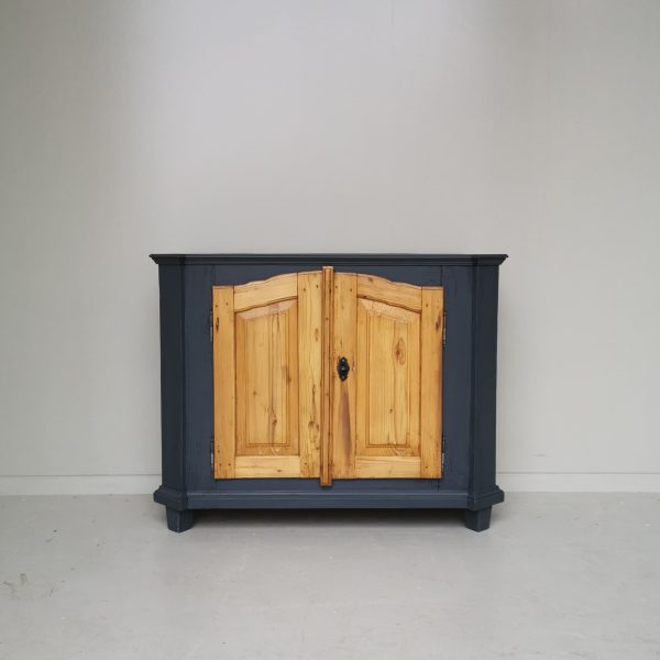 HALBSCHRANK