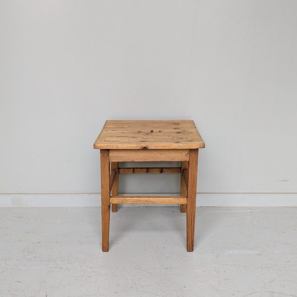 HOCKER