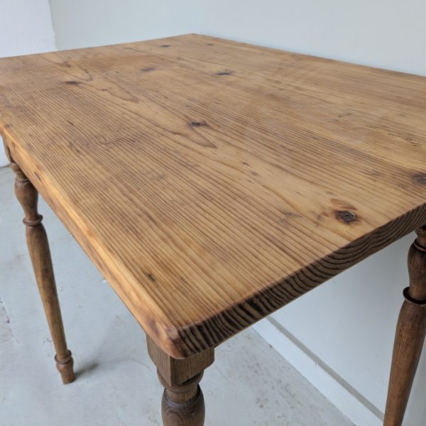 BEISTELLTISCH – Bild 3