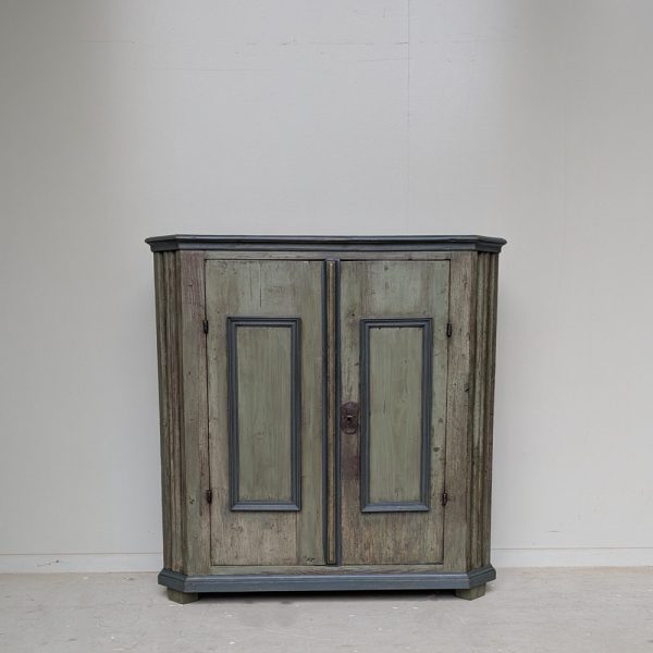 HALBSCHRANK