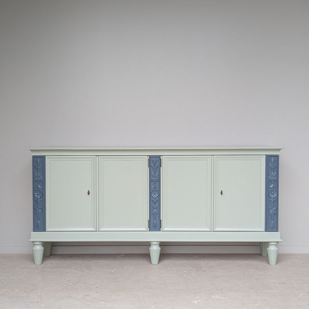 SIDEBOARD